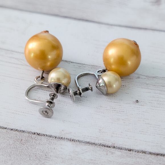 Vintage Screw Back Earrings Golden Tones Ball Dangle Retro Stylish - Picture 3 of 5